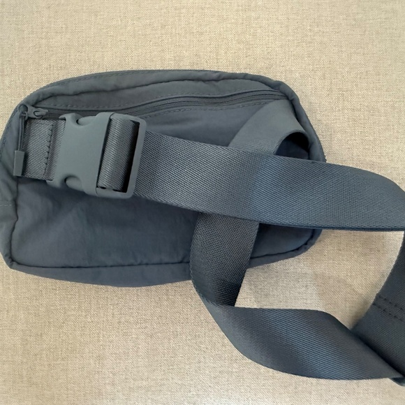 Lululemon Everywhere Belt Bag, Small Size 1L,  Steel Blue - Picture 2 of 3
